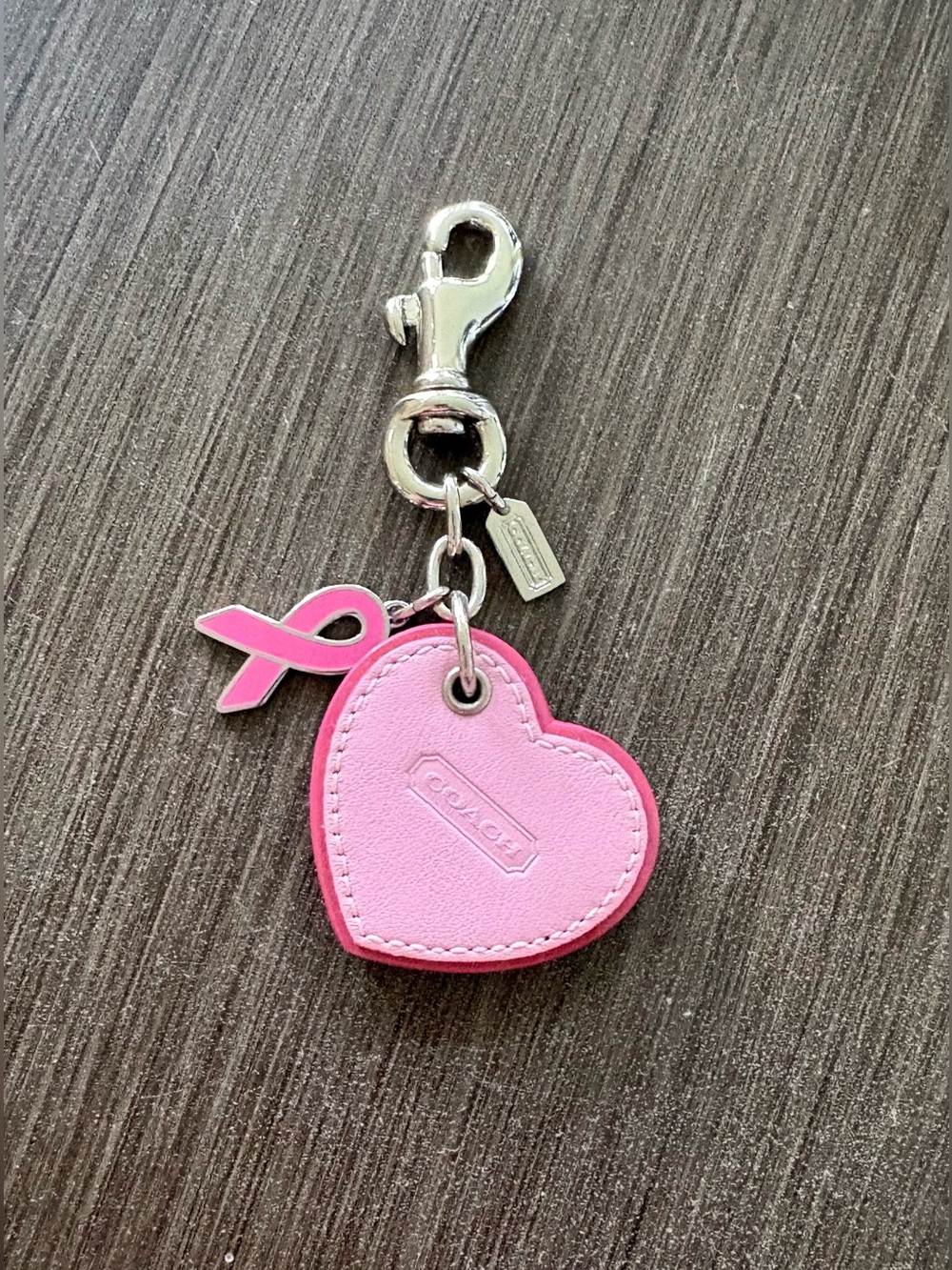 𝗢𝗖𝗧 𝗗𝗥𝗢𝗣 Coach Heart Leather Bag Charm - Breast Cancer Awareness - Picture 2 of 9